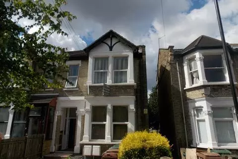 Studio to rent, London
