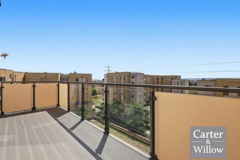 3 bedroom apartment to rent, Sandy House, Barking, Essex