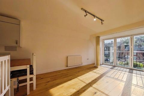 1 bedroom flat to rent, Eastgate Street, Winchester SO23