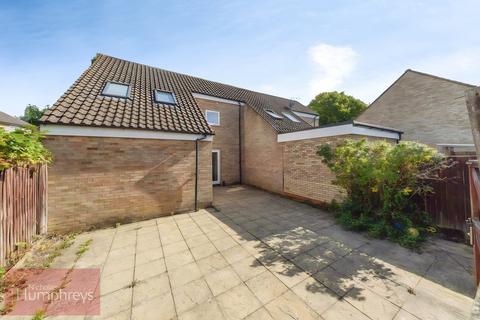4 bedroom semi-detached house to rent, Strawmead, Hatfield AL10