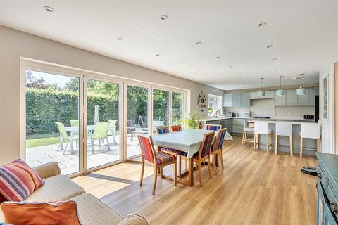 5 bedroom chalet for sale, Kenyons, West Horsley