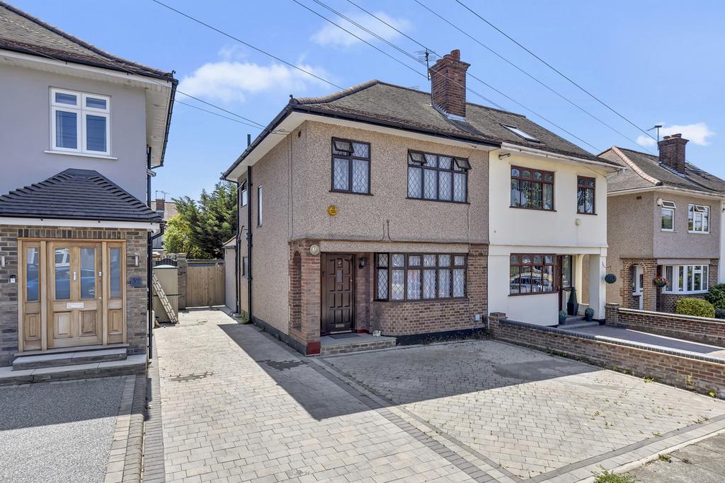 Detached house exterior, driveway