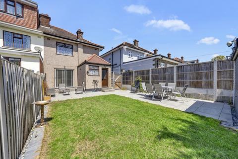 Victoria Avenue, Collier Row, RM5