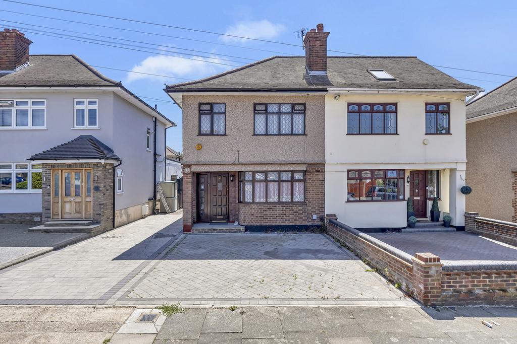 Detached house exterior, driveway