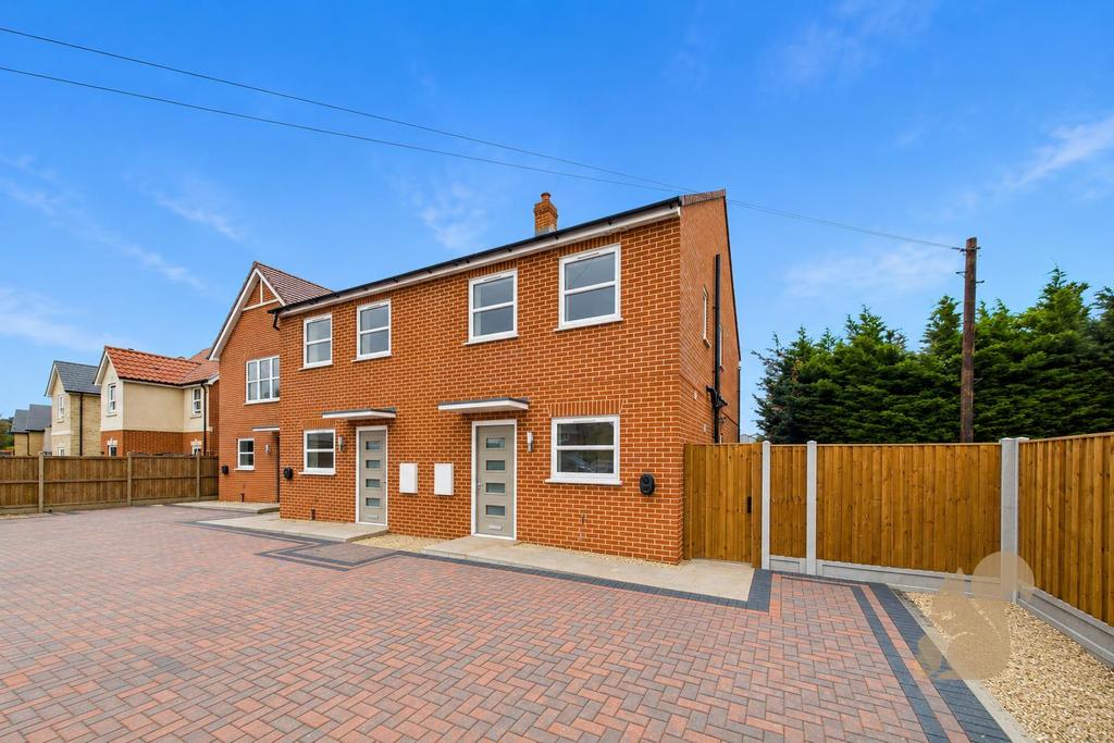 3 bedroom semi-detached house to rent