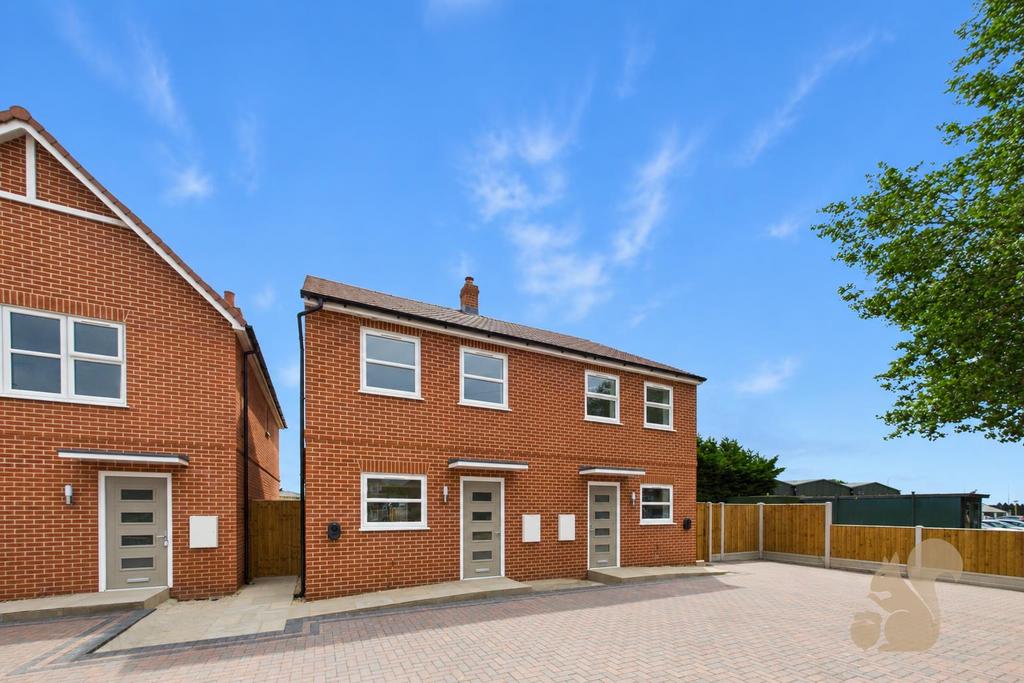 3 bedroom semi-detached house to rent
