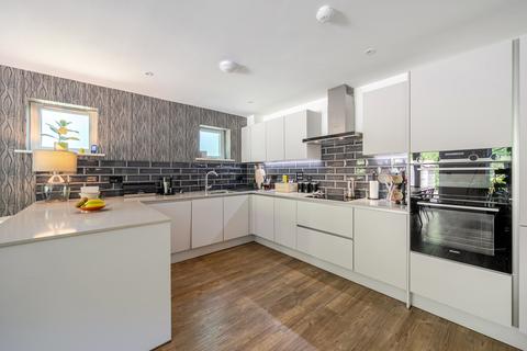 4 bedroom house for sale, Barnes Wallis Way, St. Albans, AL2