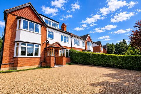 Studio to rent, Hale Lane, Mill Hill, NW7