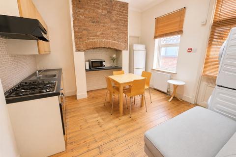 Studio to rent, Hale Lane, Mill Hill, NW7