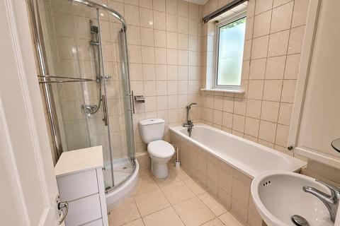Studio to rent, Hale Lane, Mill Hill, NW7