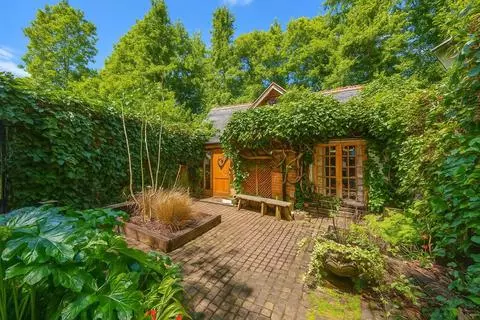 2 bedroom detached house to rent