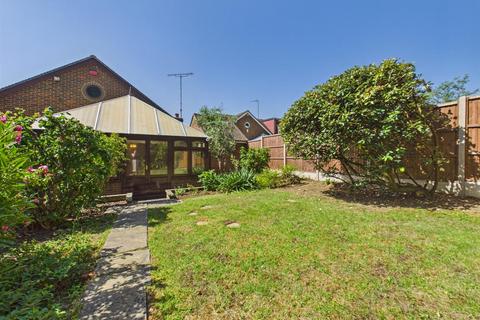 undefined, St. Edmunds Avenue, Ruislip HA4