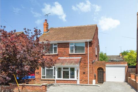 3 bedroom detached house for sale, Falkland Drive, Newbury, RG14