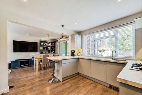 3 bedroom detached house for sale, Falkland Drive, Newbury, RG14