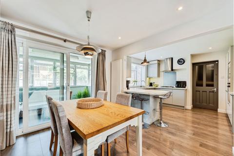 3 bedroom detached house for sale, Falkland Drive, Newbury, RG14