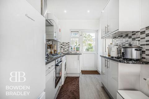 1 bedroom flat to rent, Gaysham Avenue, Ilford, IG2