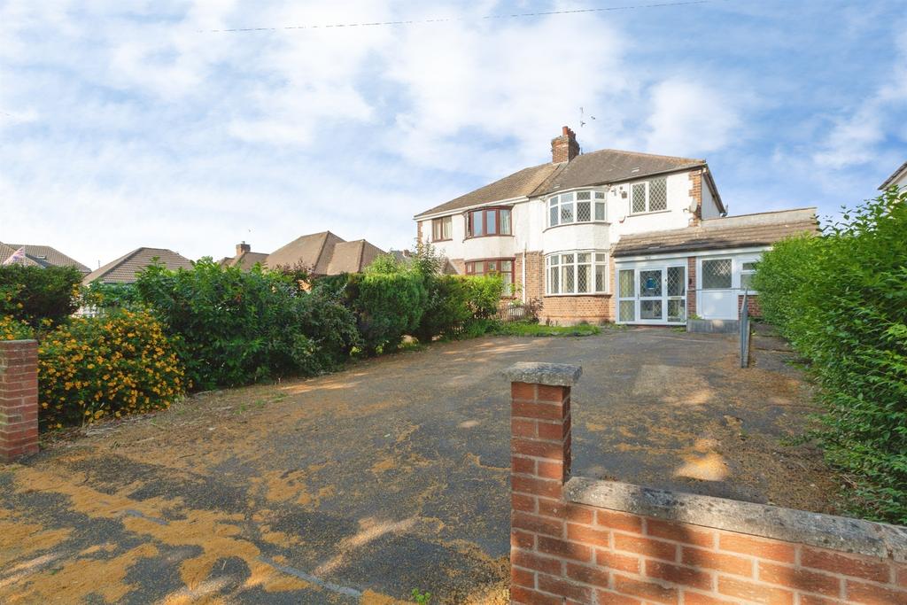 4 bedroom semi-detached house for sale