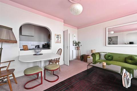 2 bedroom flat for sale, De La Warr Parade, Bexhill