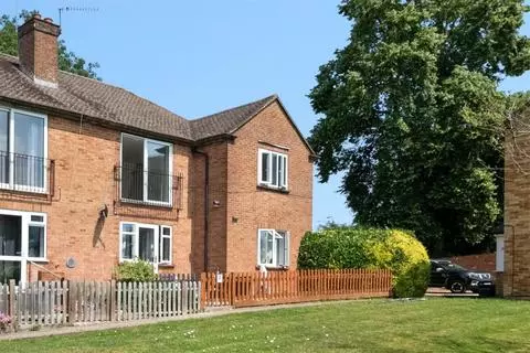 Apartment in London, London Borough of Hillingdon - View 4