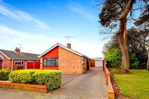 2 bedroom bungalow to rent, St Austell Road, Colchester, CO4