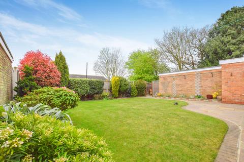 2 bedroom bungalow to rent, St Austell Road, Colchester, CO4