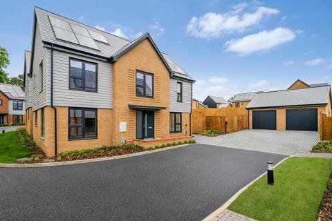 4 bedroom detached house for sale, at Hollymead Square, Newport CB11