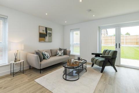 2 bedroom detached house for sale, at Hollymead Square, Newport CB11