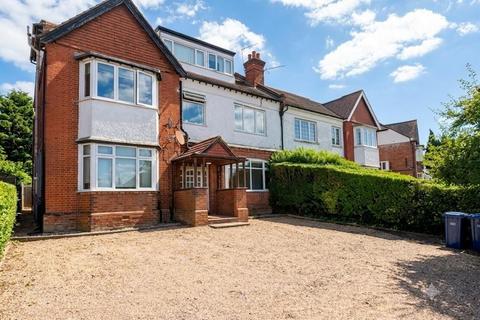 Studio to rent, Hale Lane, Mill Hill, NW7