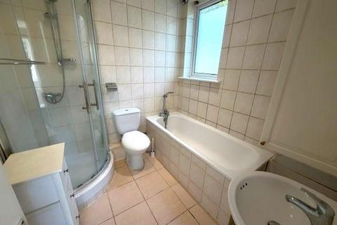 Studio to rent, Hale Lane, Mill Hill, NW7