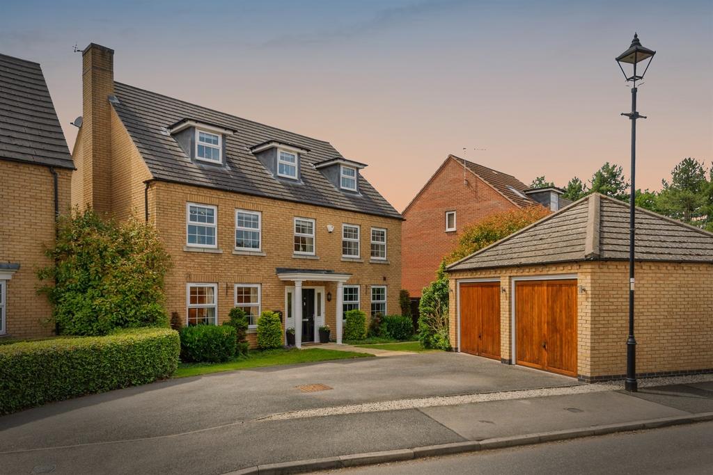 5 bedroom detached house for sale