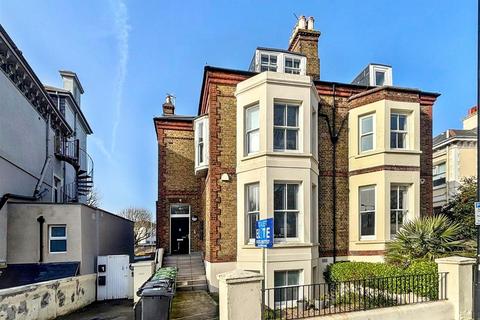 1 bedroom flat to rent, Lismore Road, Eastbourne, BN21