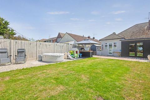 2 bedroom semi-detached bungalow for sale, Waxwell Road, Hockley SS5