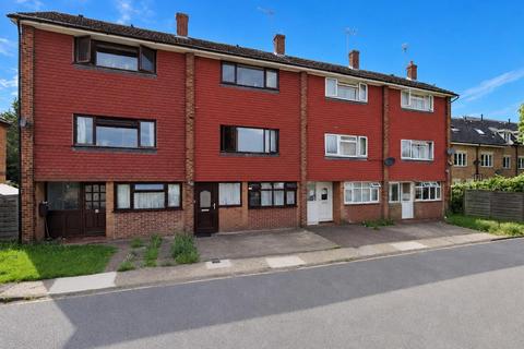 Studio to rent, Bettles Close, Uxbridge
