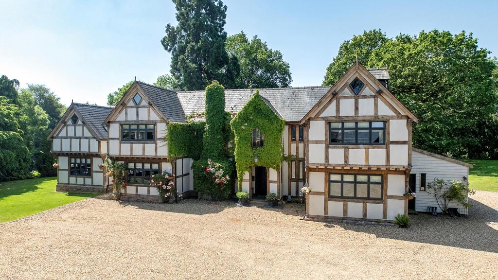 5 bedroom detached house for sale