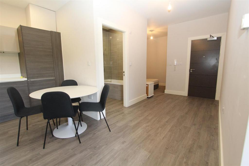 Park House Pudsey, Pudsey, LS28 - View 4