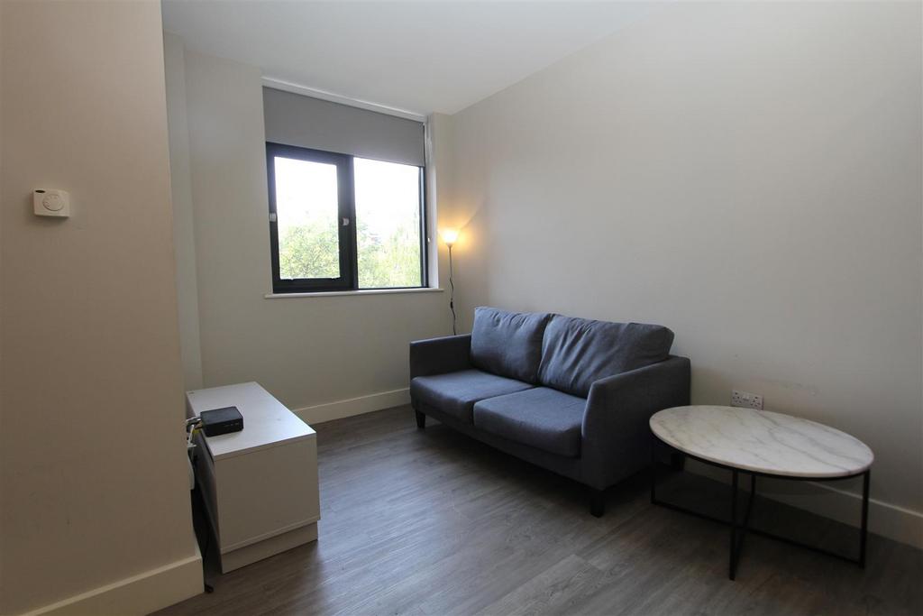 Park House Pudsey, Pudsey, LS28 - View 6