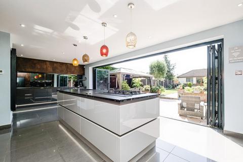 4 bedroom detached house for sale, Rowan Walk, HORNCHURCH, Essex, RM11