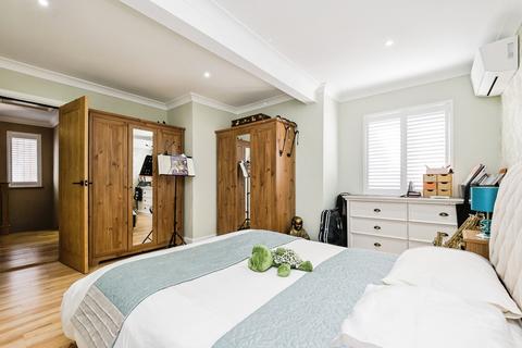 4 bedroom detached house for sale, Rowan Walk, HORNCHURCH, Essex, RM11