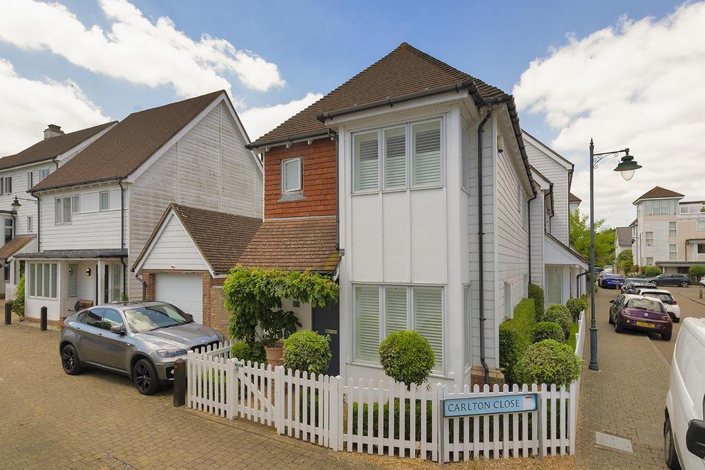 Carlton Close, Kings Hill, ME19 4HS 2 bed semi-detached house for sale ...