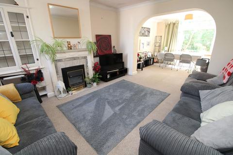 2 bedroom detached bungalow for sale, Hall Avenue, Rushden, NN10