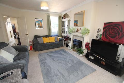 2 bedroom detached bungalow for sale, Hall Avenue, Rushden, NN10