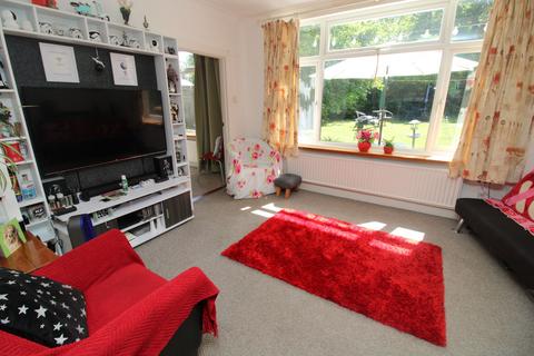 2 bedroom detached bungalow for sale, Hall Avenue, Rushden, NN10