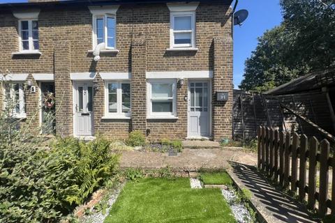 2 bedroom terraced house to rent, Glebeland Gardens, Shepperton TW17