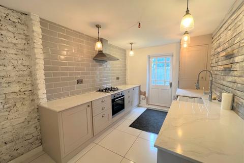 2 bedroom terraced house to rent, Glebeland Gardens, Shepperton TW17