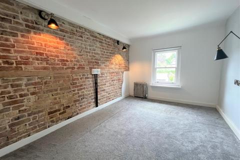 2 bedroom terraced house to rent, Glebeland Gardens, Shepperton TW17