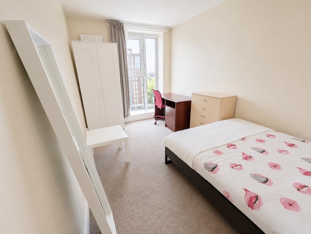 Bright Double Rooms to Rent in a Shared House Swiss Cottage - View 5