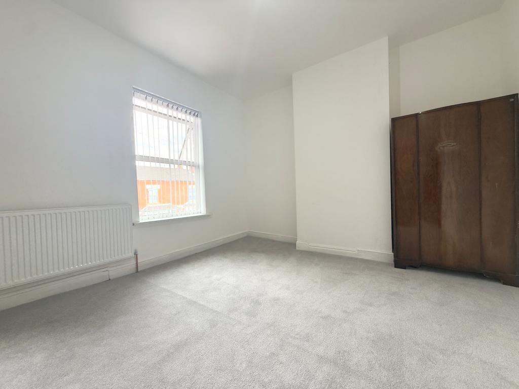 House in Birmingham, West Midlands - More