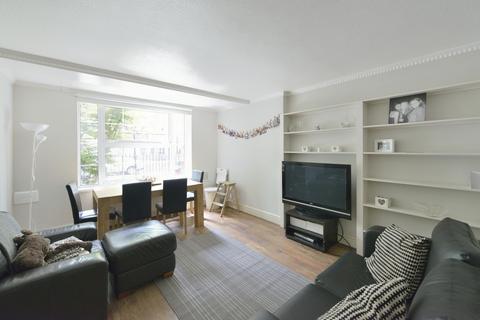3 bedroom flat to rent, Halton Road London N1
