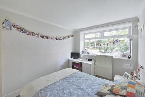 3 bedroom flat to rent, Halton Road London N1