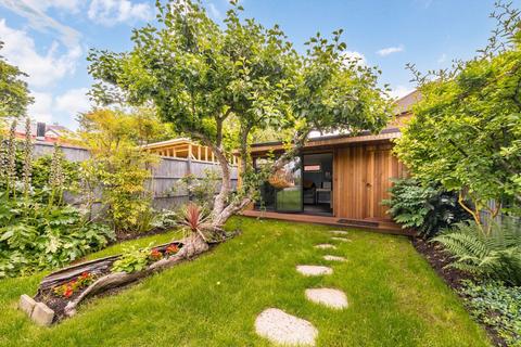 4 bedroom end of terrace house to rent, All Souls Avenue, London NW10